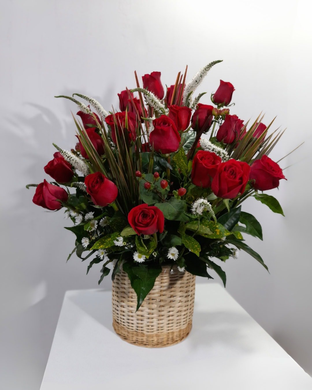 BOX CARMESÍ DE ROSAS ROJAS