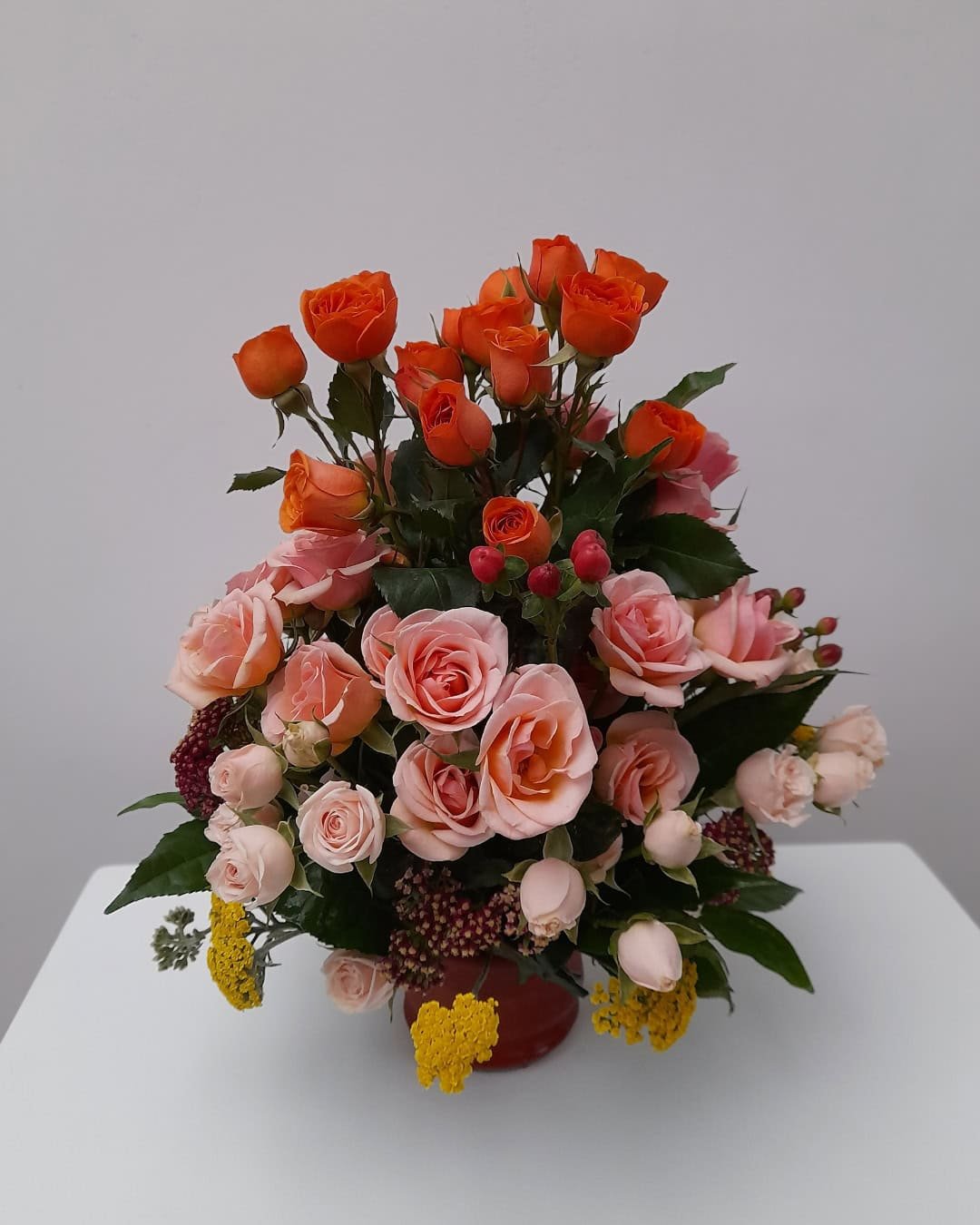 AURORA CERÁMICA MINIROSAS E HYPERICUM