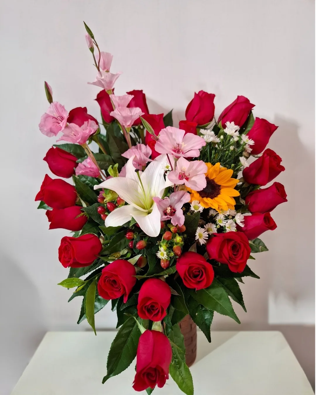 AURORA ARREGLO ROSAS ROJAS LIRIO | PRS-810