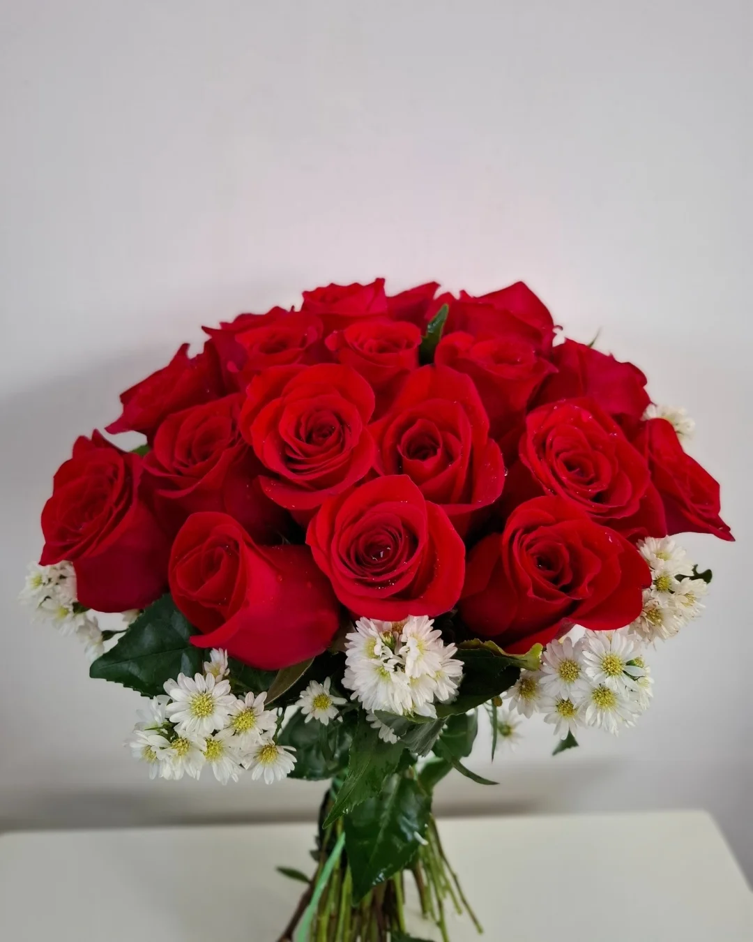 PRS-946 CARMESÍ RAMO ROSAS ROJAS CLÁSICO | PRS-946